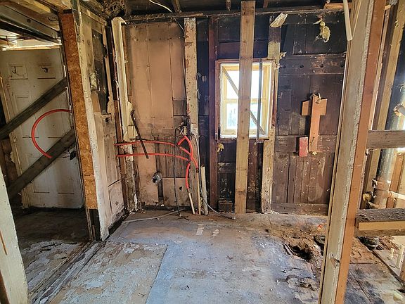 4th image of 1424 Finley Ave