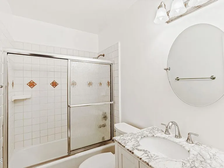460 E Cypress Ave #C — Photo 11