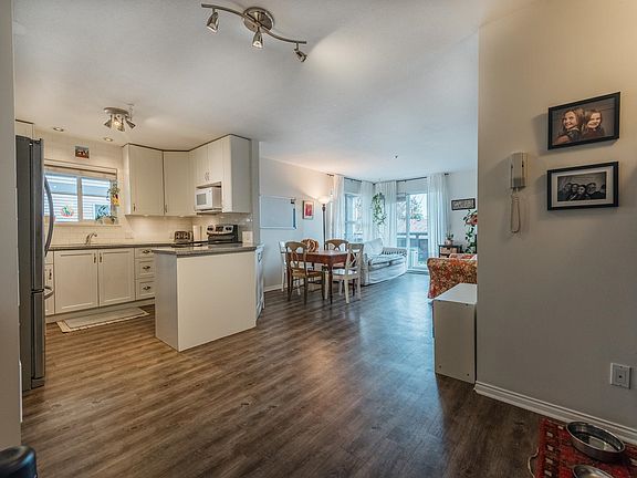 2nd image of 689 Park Rd #45