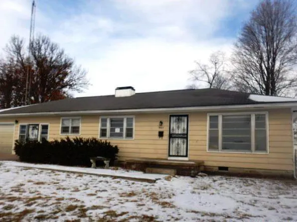 905 W Maple St, Bowling Green, MO 63334