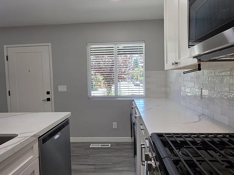 3901 H St #3 — Photo 4