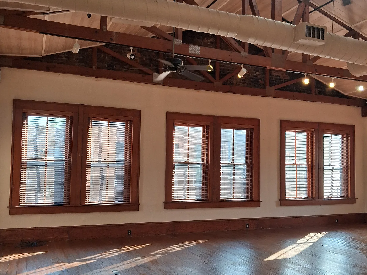 572 Mulberry St — Photo 3