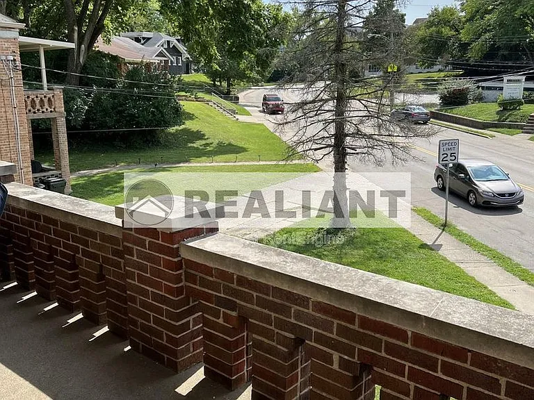2214 Memorial Pkwy — Photo 9