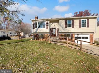 5559 Saint Charles Dr, Woodbridge, VA 22193