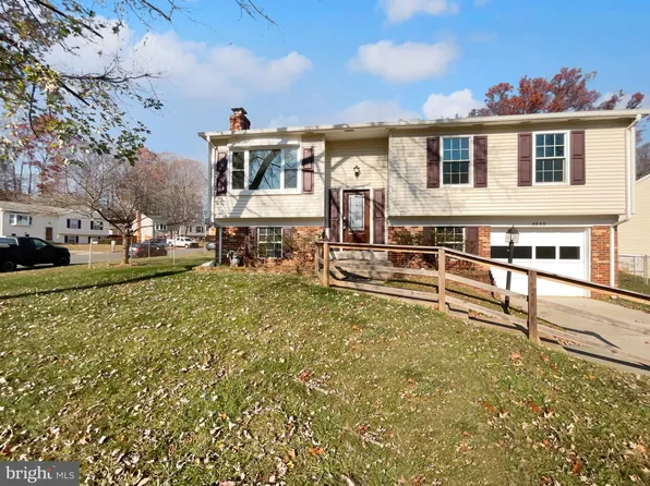 5559 Saint Charles Dr, Woodbridge, VA 22193