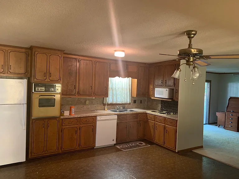 1135 N 29th Ave — Photo 3
