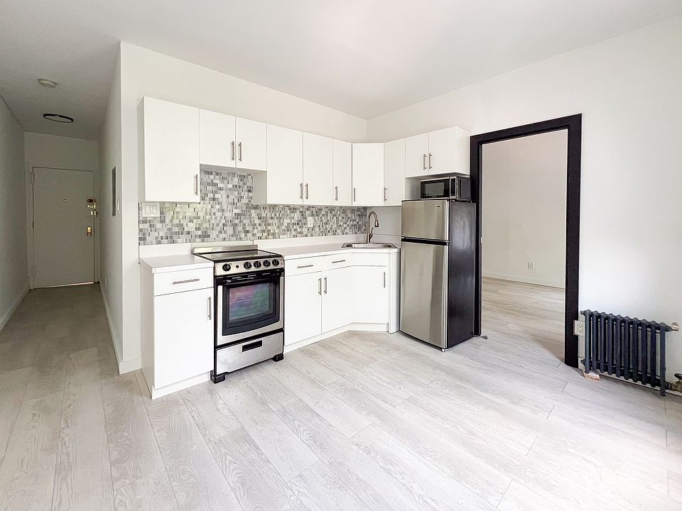 1st image of 230 E 14th St #3D