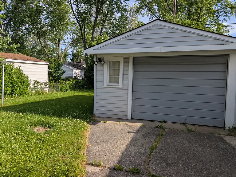 184 W Strathmore Ave — Photo 13