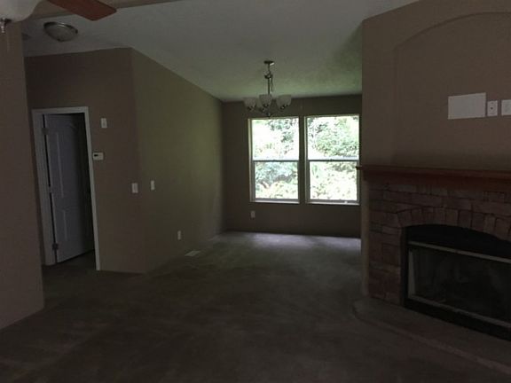 4th image of 121 E Errigal Pl