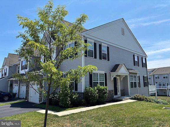 3rd image of 104 Larrabee Way
