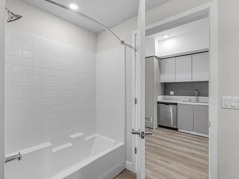 825 Coronado — Photo 18