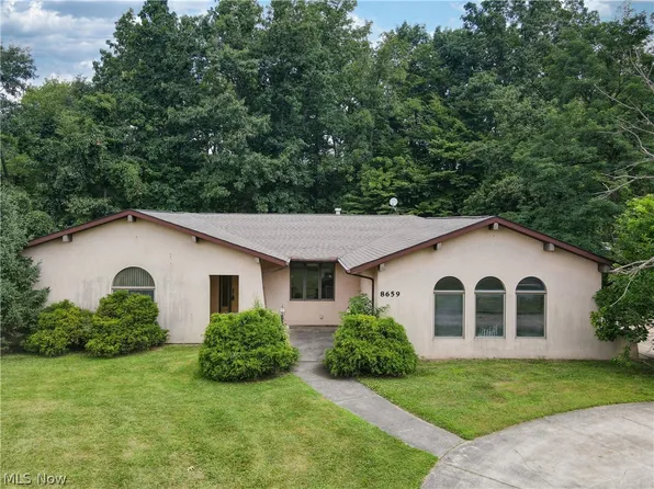 8659 Palomino Trl, Kirtland, OH 44094