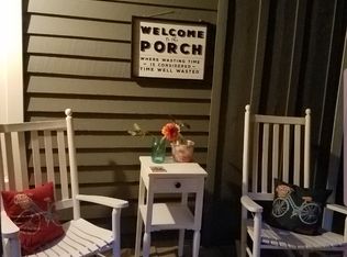 828 Gwinns Siding Rd, Meadow Bridge, WV 25976