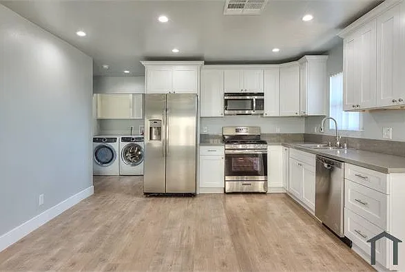 4286 S Hobart Blvd — Photo 4