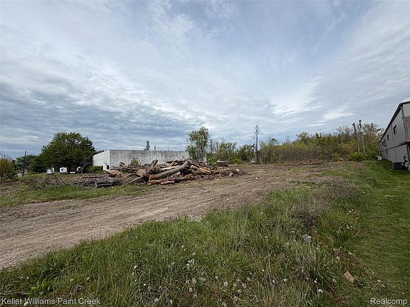 2nd image of 22477 Fifteen Mile Rd
