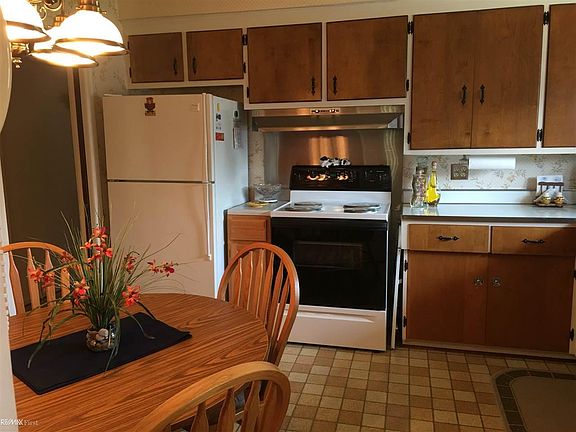 5th image of 30206 Manhattan St