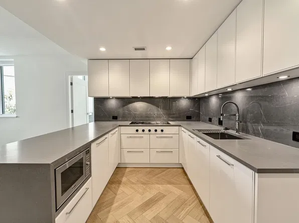 4685 Cambie St #203, Vancouver, BC V5Z 3B2