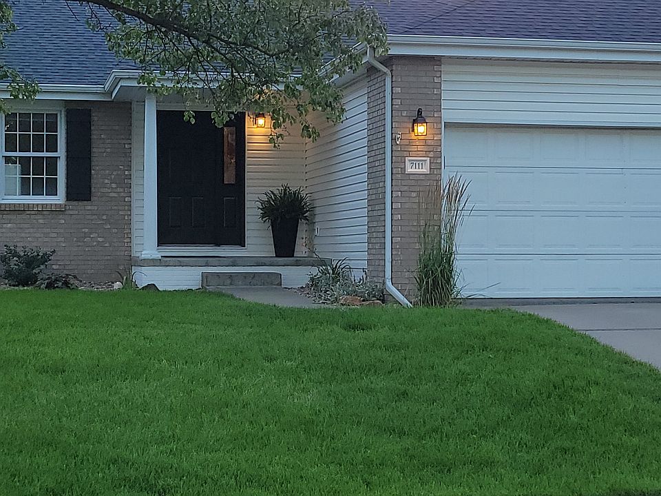 Welcome Home! 7111 S. 32nd Street. Well established neighborhood, 2-3 minute walk to Starbucks, shopping, banking & restaurants.