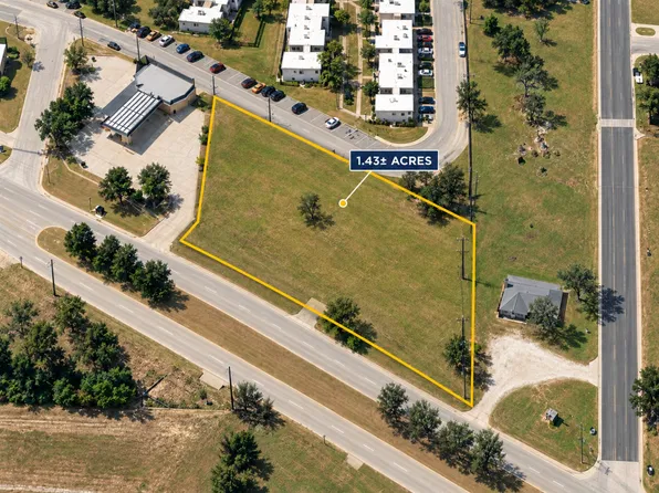 3200 N Elm St, Denton, TX 76207