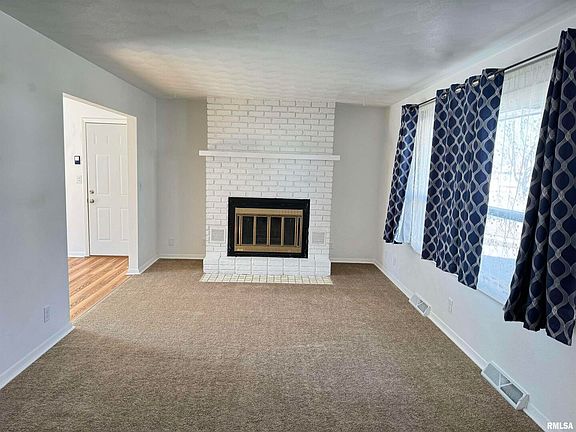 3rd image of 1249 Circle Dr