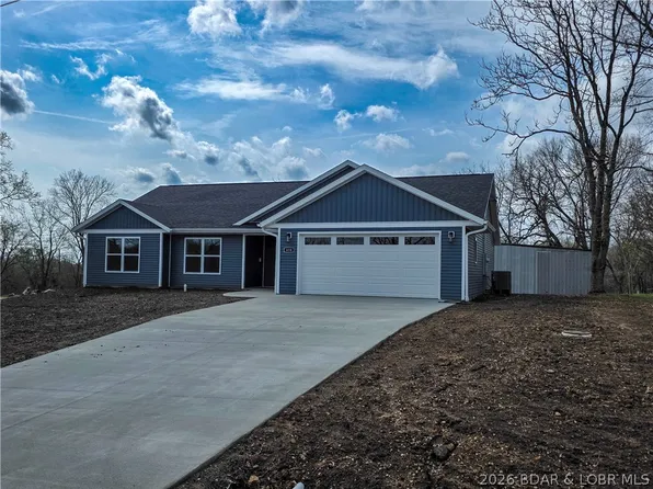 418 E Newton St, Versailles, MO 65084