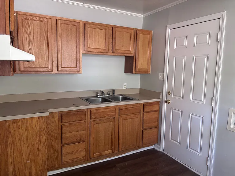 2219 Briarfield Rd — Photo 2