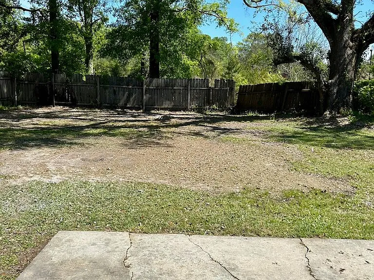 1305 Natchez St — Photo 9