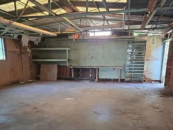 5th image of 306 S Hall St
