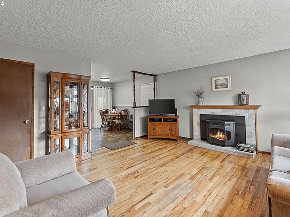 4th image of 9916 NE 60th St
