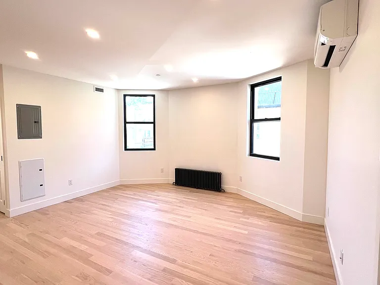 7 Bay 32nd St #2F — Photo 4