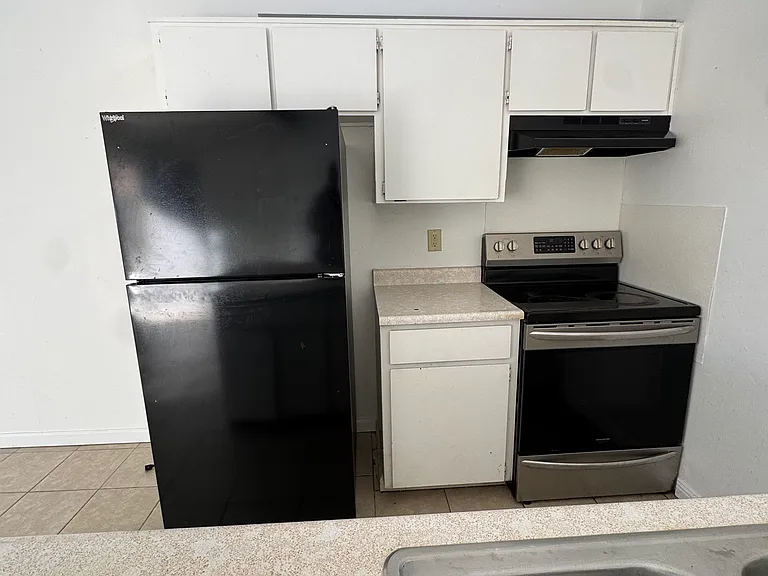569 Campbell St #D — Photo 6