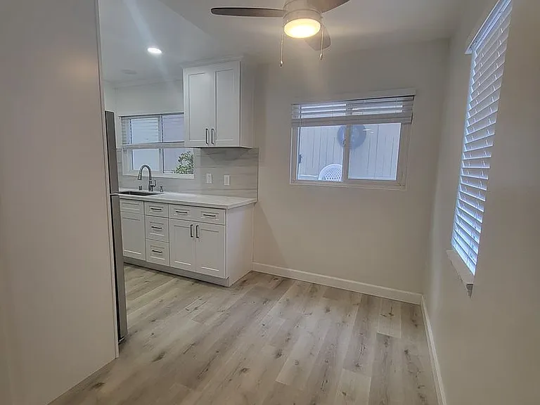 Reynard Canyon Apartments — Photo 12
