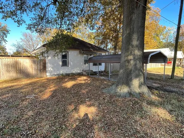 215 E Hicks St, Cardwell, MO 63829