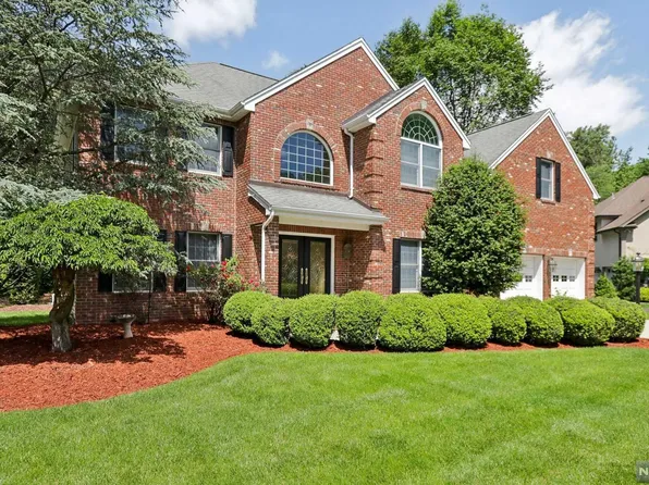 16 Dawn Dr, Emerson, NJ 07630