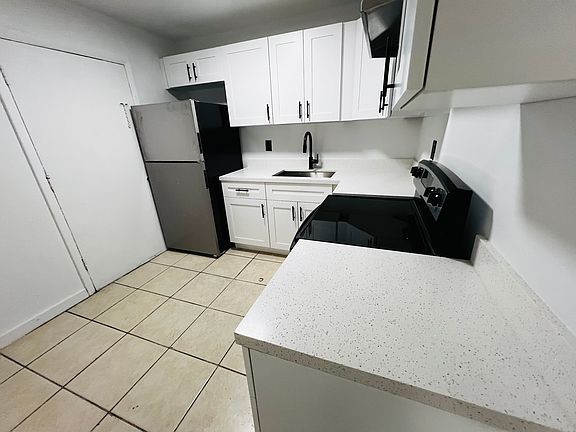 3rd image of 12217 W Dixie Hwy #106
