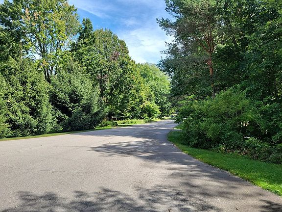 4th image of 16494 Oakleaf Ct