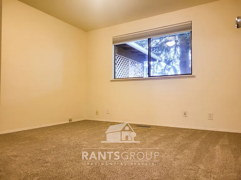 4910 Sheridan Dr SE — Photo 20