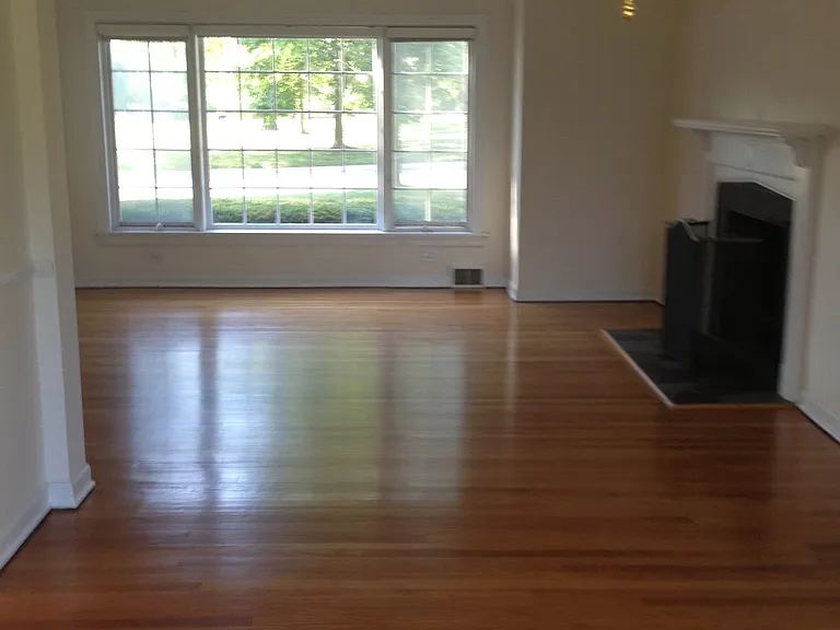 425 W North St — Photo 8