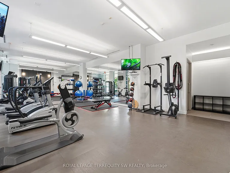 380 Macpherson Ave #324 — Photo 19