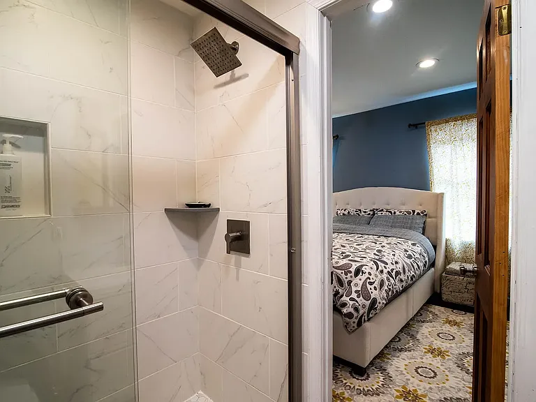 213 W George St — Photo 17