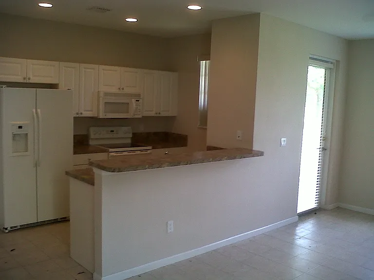 1221 Lucaya Dr — Photo 4
