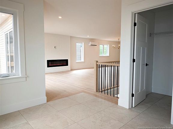3rd image of 193 Rachel St