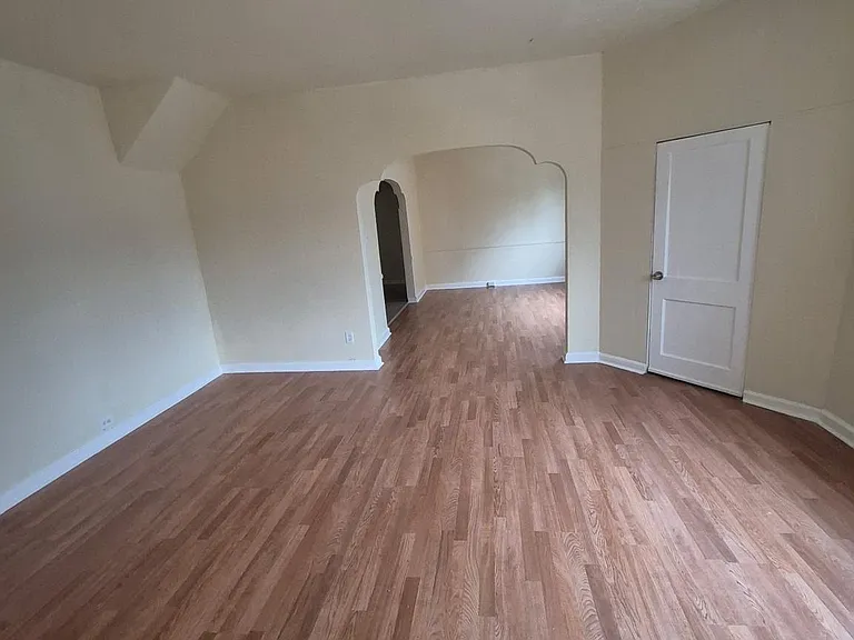 1245 Empire Ave #1 — Photo 4