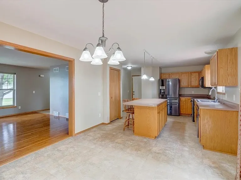1406 Dewberry Dr — Photo 6
