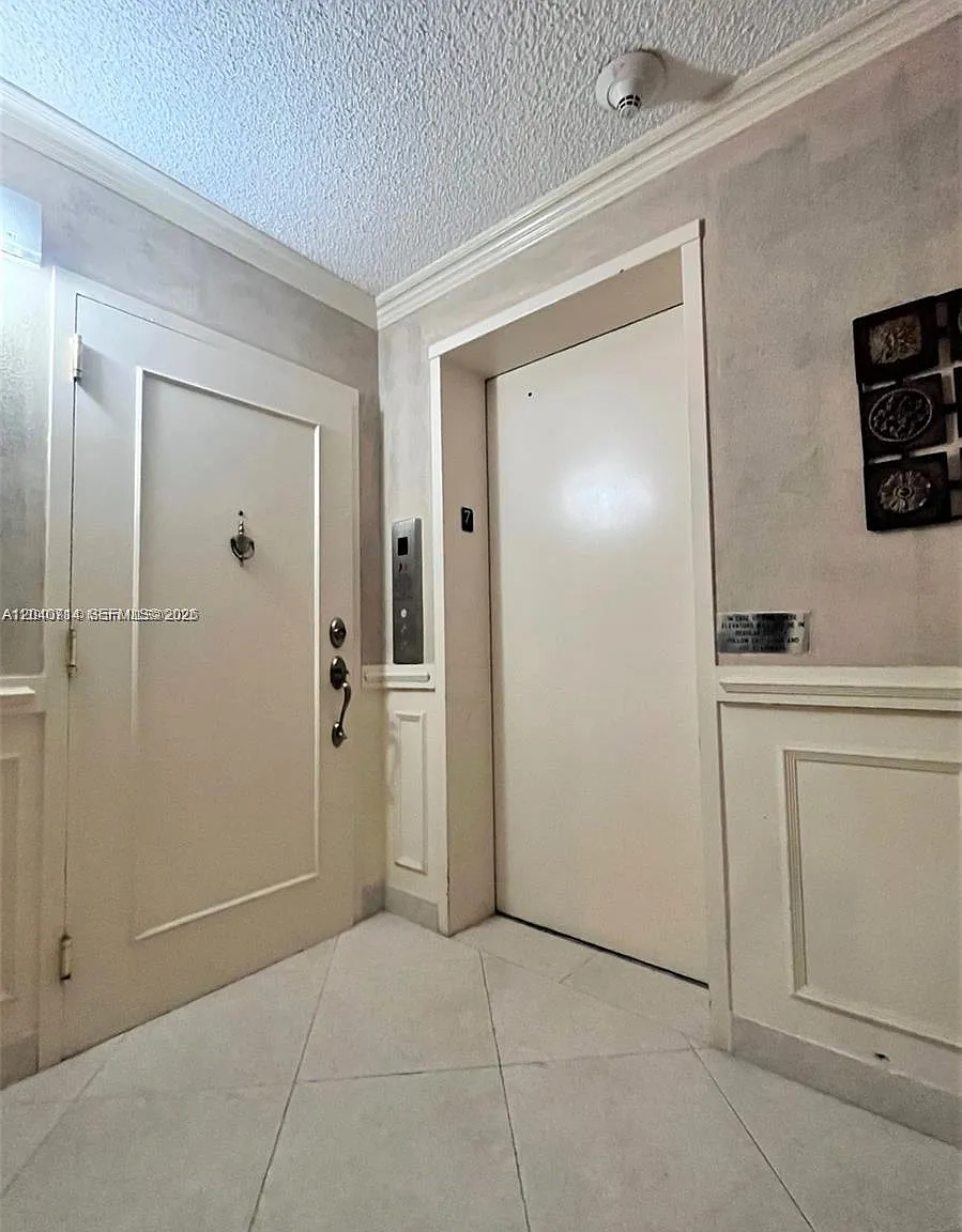 Shore Club Condo — Photo 4
