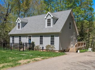 9 Lois Ln, Holland, MA 01521