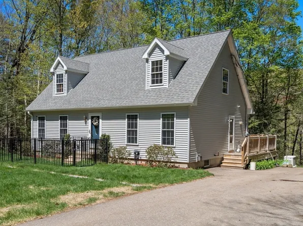 9 Lois Ln, Holland, MA 01521