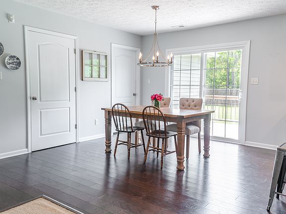 5th image of 216 Marsh Haven Dr