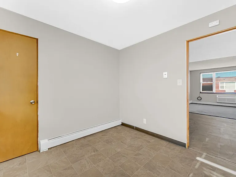 1317 Calumet Ave — Photo 11
