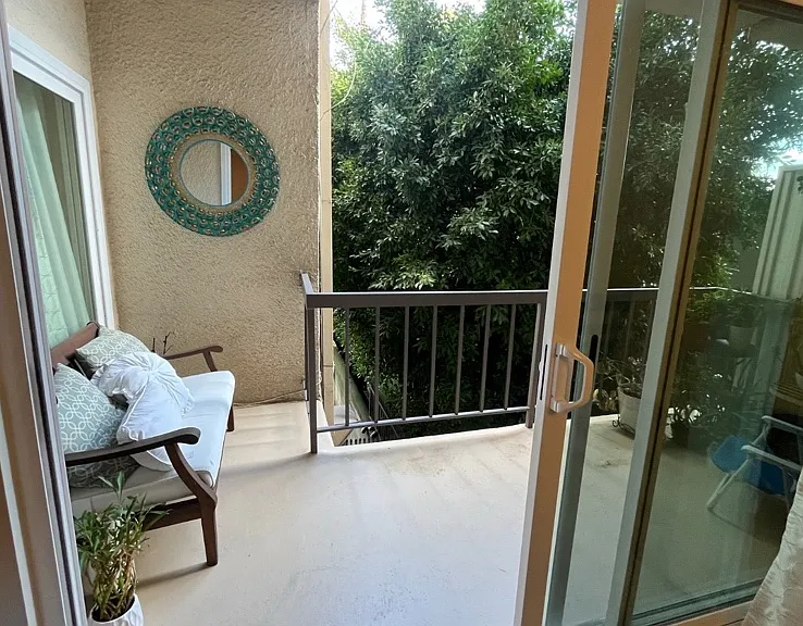 612 S Barrington Ave #211 — Photo 9